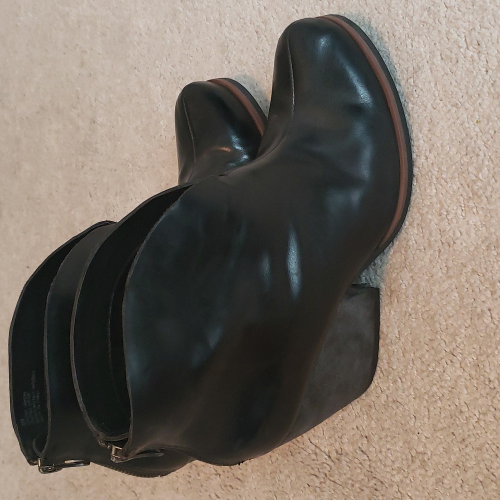 Women's Korkease Ankle Booties - Picture 4 of 7